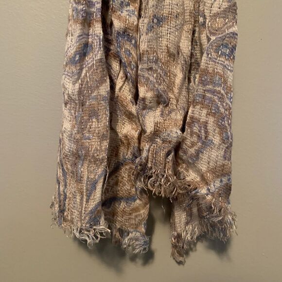 Elegant Paisley Scarf   - Picture 4 of 5